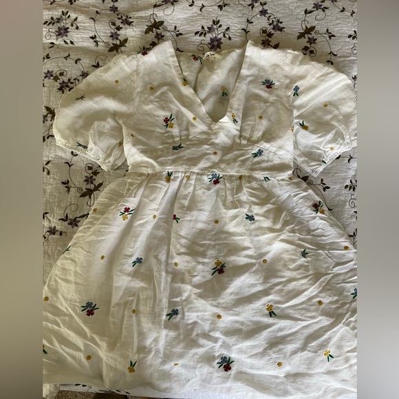 In Loom Dresses & Skirts - Cute white dress with embroidered flowers 🌺